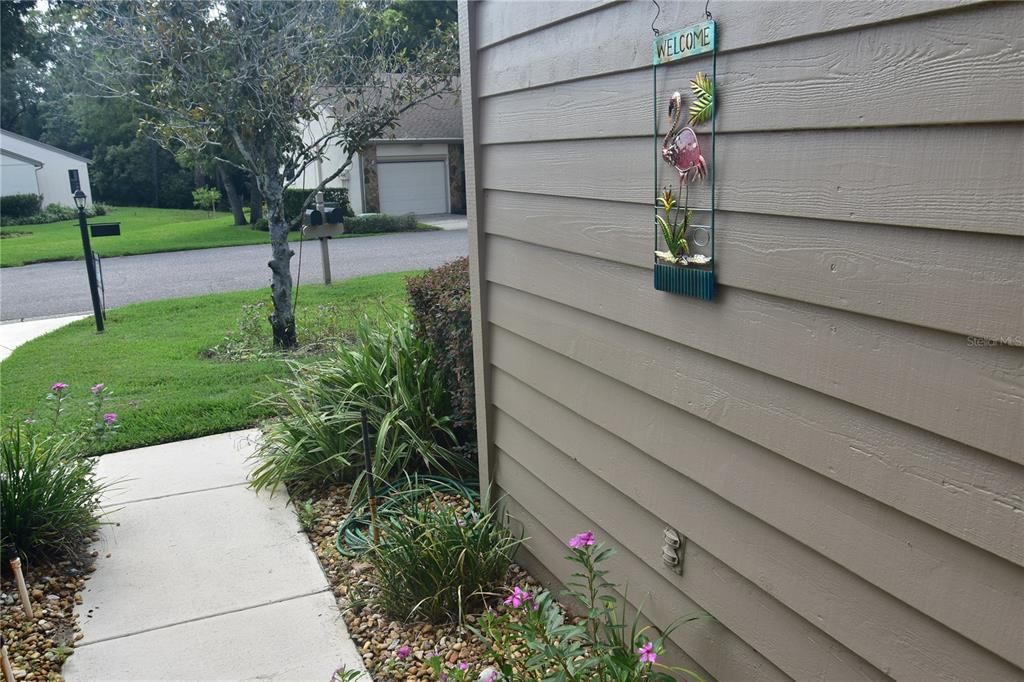 For Sale: $219,000 (2 beds, 2 baths, 1066 Square Feet)