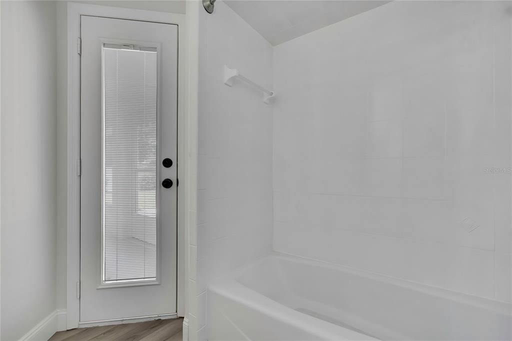 На продажу: $375,000 (3 спален, 2 ванн, 1807 Квадратных фут)