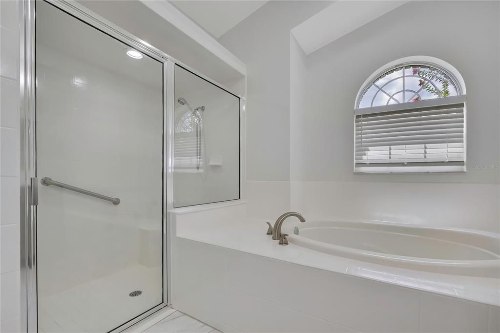 На продажу: $375,000 (3 спален, 2 ванн, 1807 Квадратных фут)
