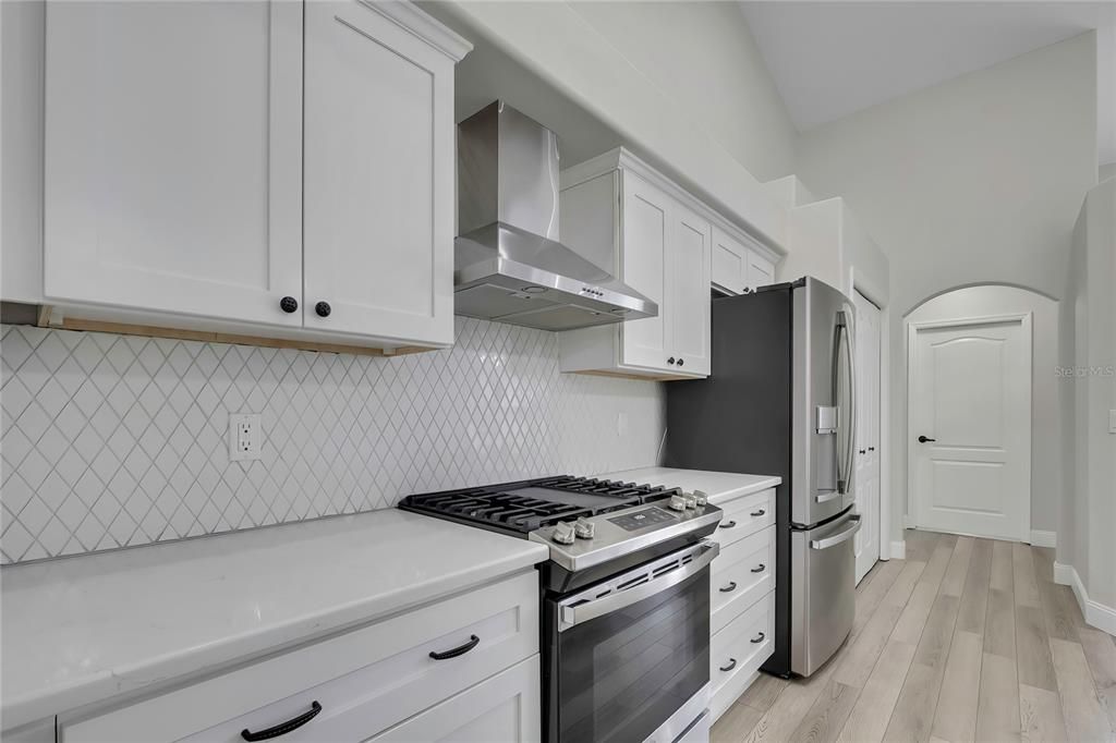 На продажу: $375,000 (3 спален, 2 ванн, 1807 Квадратных фут)