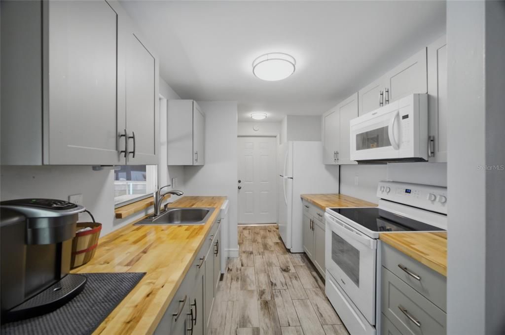 На продажу: $265,000 (2 спален, 1 ванн, 880 Квадратных фут)