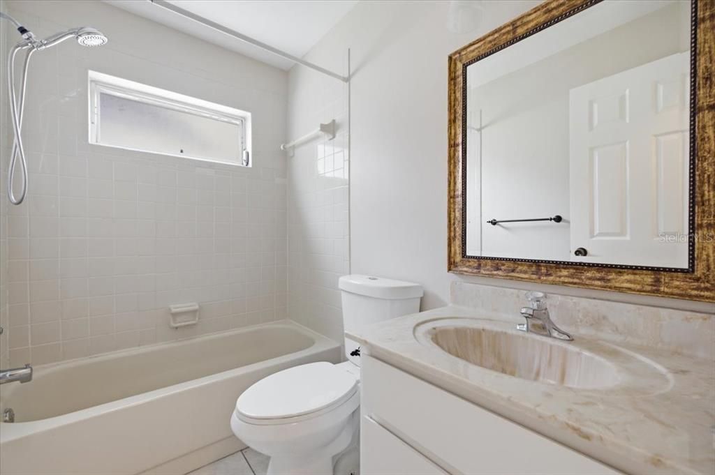В аренду: $2,350 (4 спален, 2 ванн, 1410 Квадратных фут)