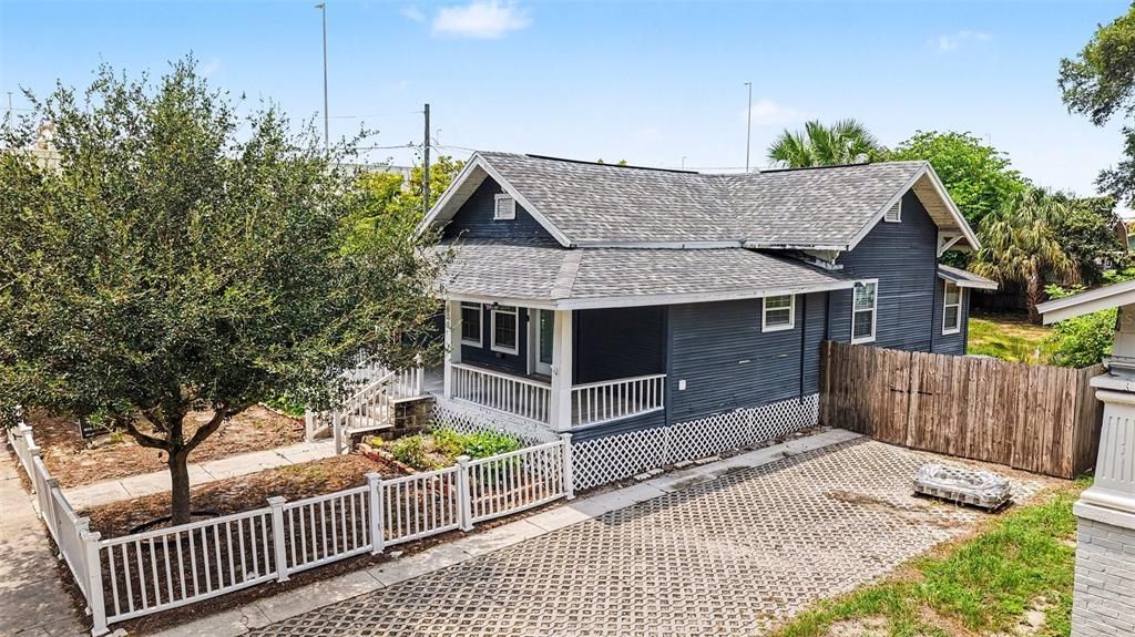 For Sale: $350,000 (3 beds, 2 baths, 1216 Square Feet)
