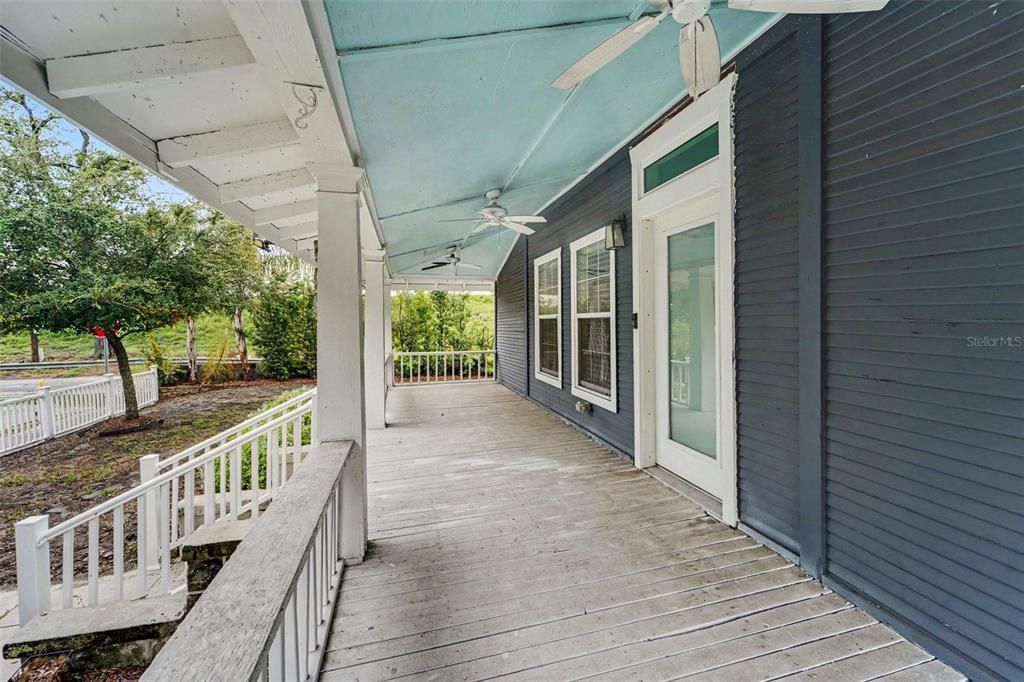 For Sale: $350,000 (3 beds, 2 baths, 1216 Square Feet)