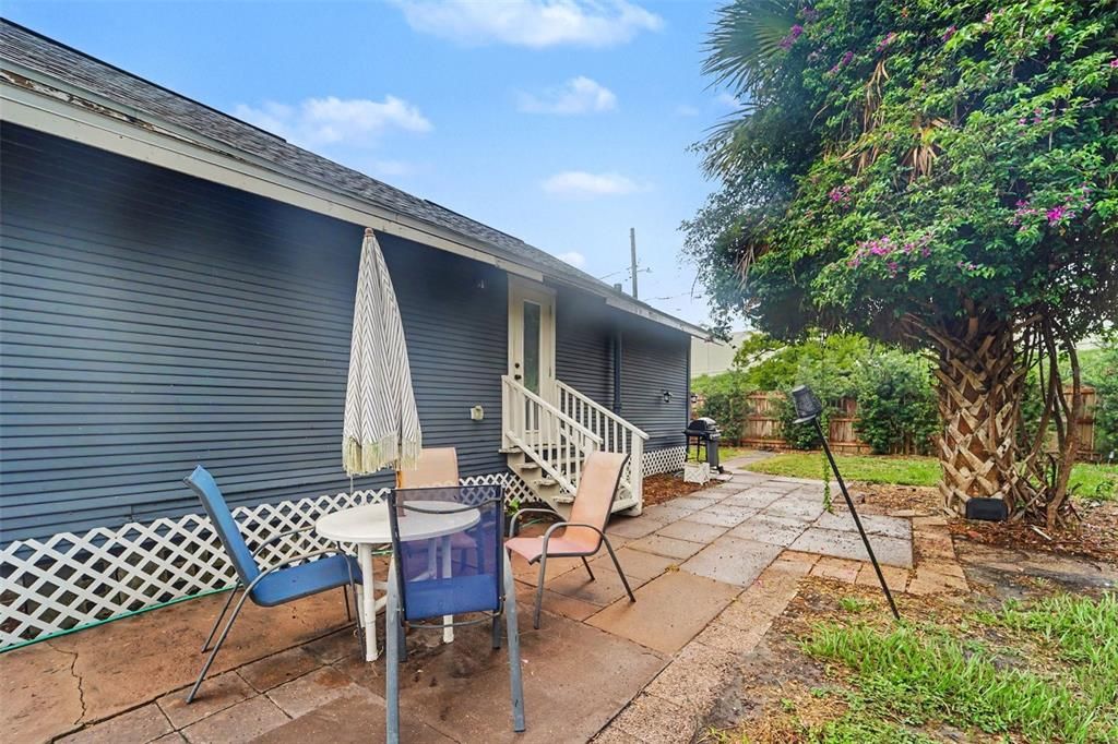 For Sale: $350,000 (3 beds, 2 baths, 1216 Square Feet)