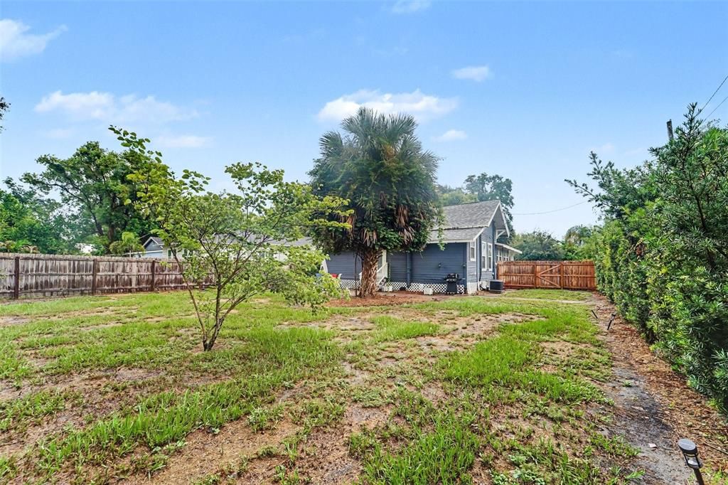 For Sale: $350,000 (3 beds, 2 baths, 1216 Square Feet)