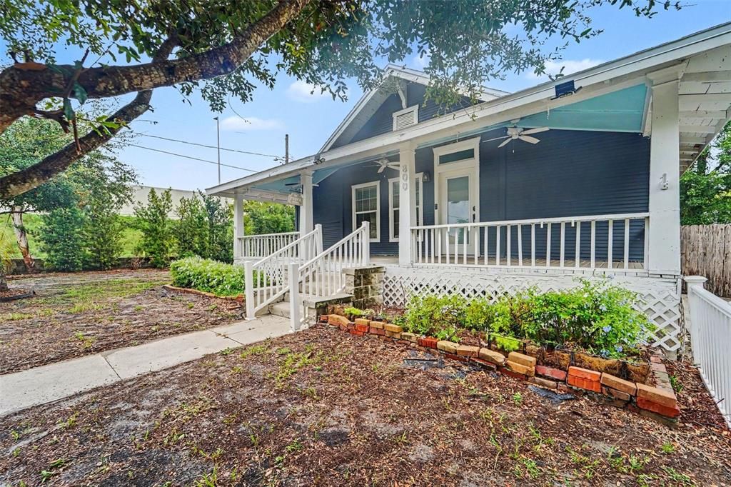 For Sale: $350,000 (3 beds, 2 baths, 1216 Square Feet)