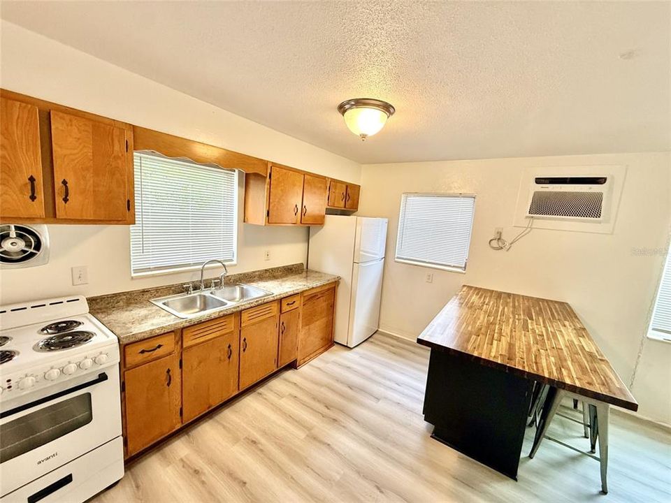 В аренду: $1,395 (1 спален, 1 ванн, 560 Квадратных фут)