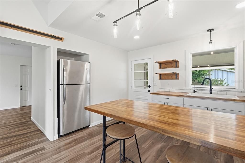 For Sale: $235,000 (3 beds, 2 baths, 1165 Square Feet)