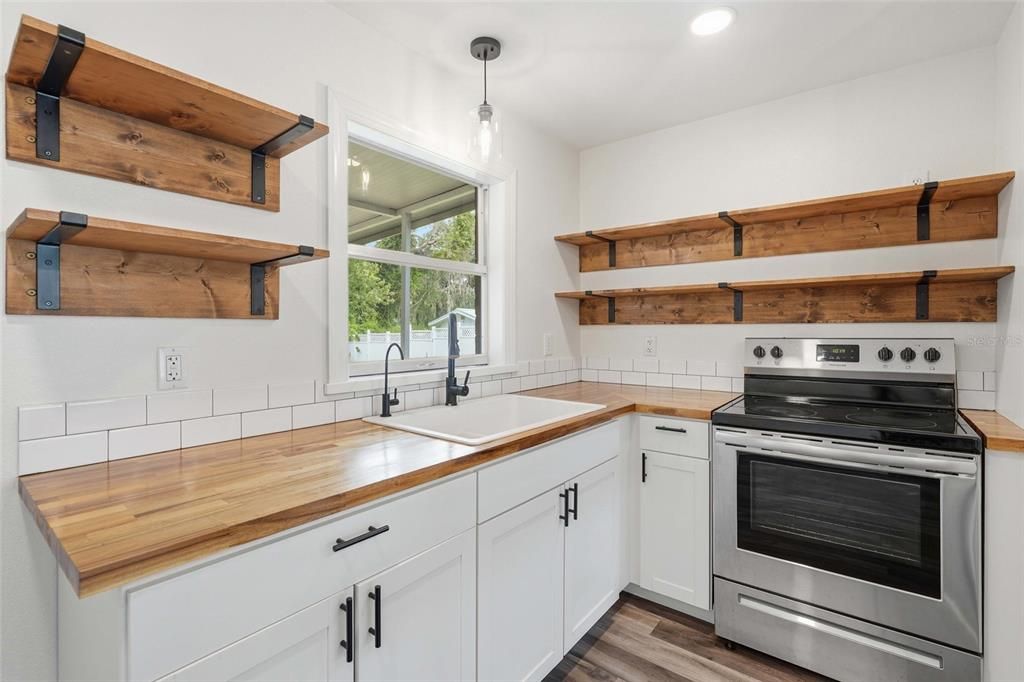 For Sale: $235,000 (3 beds, 2 baths, 1165 Square Feet)