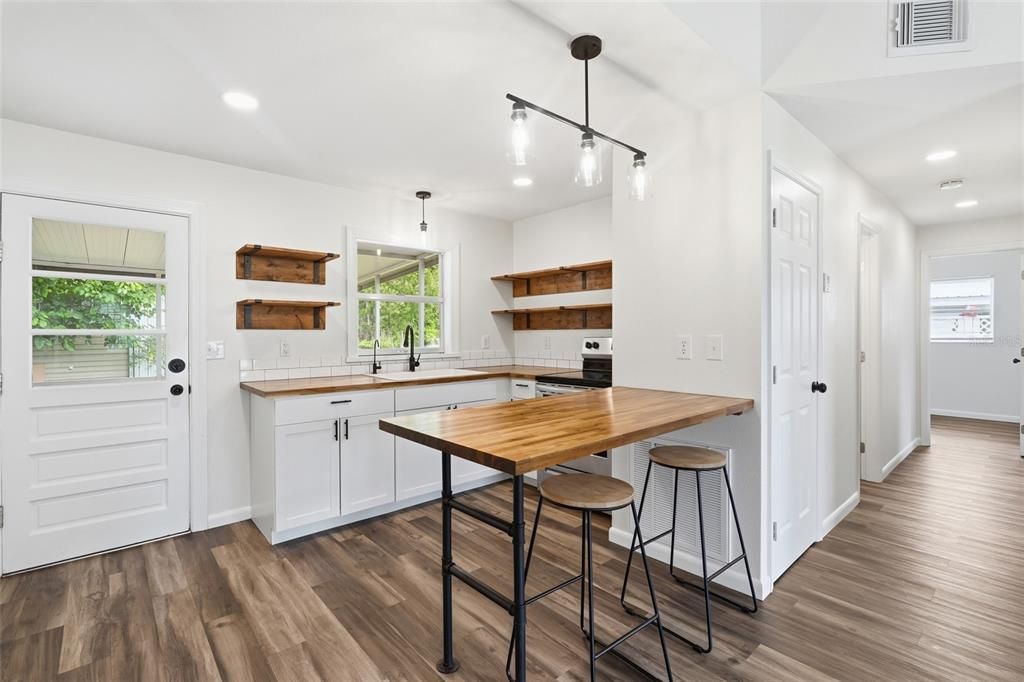 For Sale: $235,000 (3 beds, 2 baths, 1165 Square Feet)