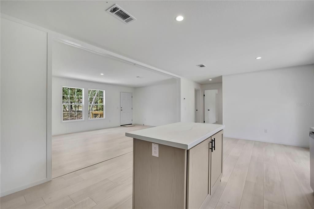 En Venta: $279,900 (3 camas, 2 baños, 1500 Pies cuadrados)