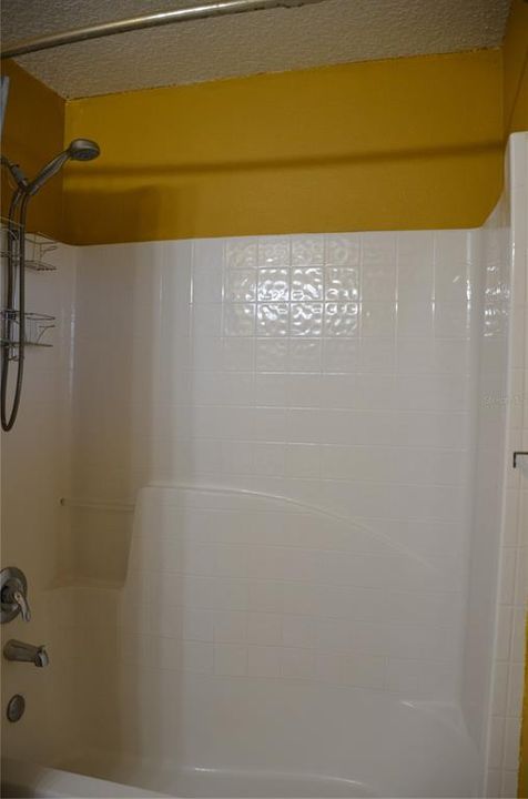В аренду: $1,800 (4 спален, 2 ванн, 2088 Квадратных фут)