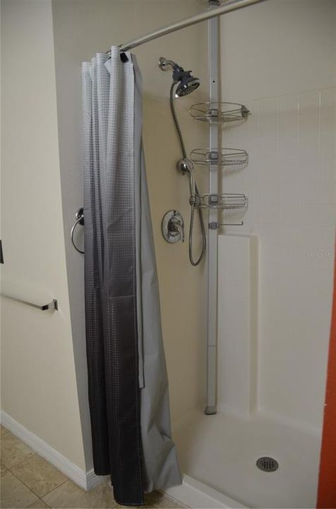 В аренду: $1,800 (4 спален, 2 ванн, 2088 Квадратных фут)
