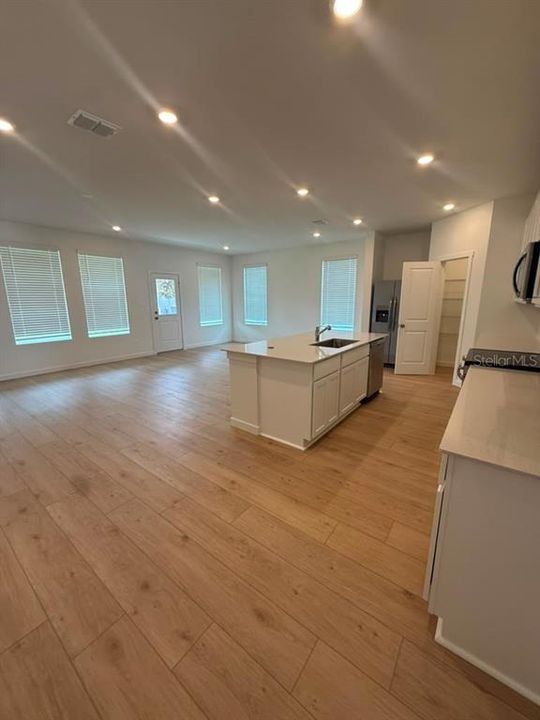 В аренду: $2,900 (4 спален, 3 ванн, 2175 Квадратных фут)