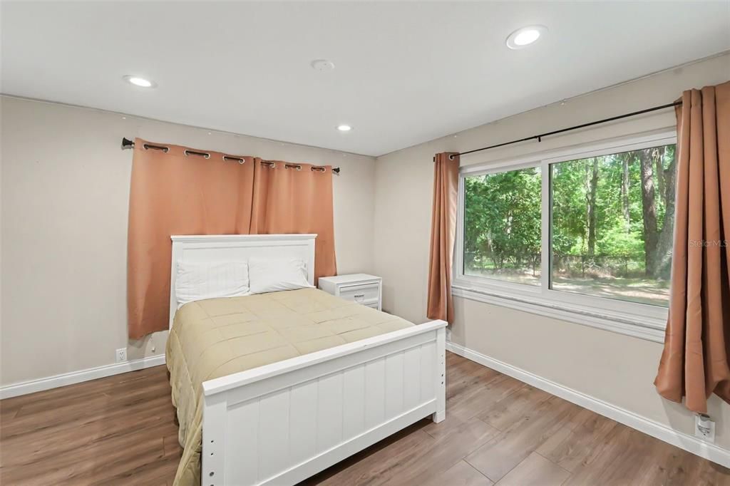 На продажу: $329,900 (3 спален, 2 ванн, 2472 Квадратных фут)
