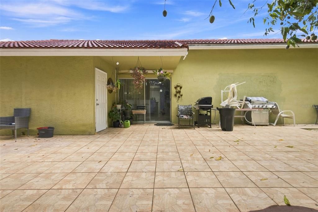На продажу: $650,000 (3 спален, 2 ванн, 1642 Квадратных фут)