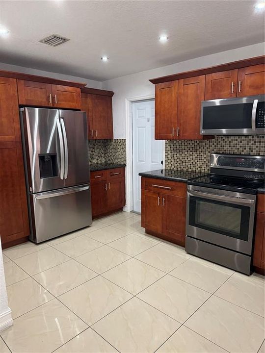 В аренду: $4,500 (4 спален, 2 ванн, 1478 Квадратных фут)