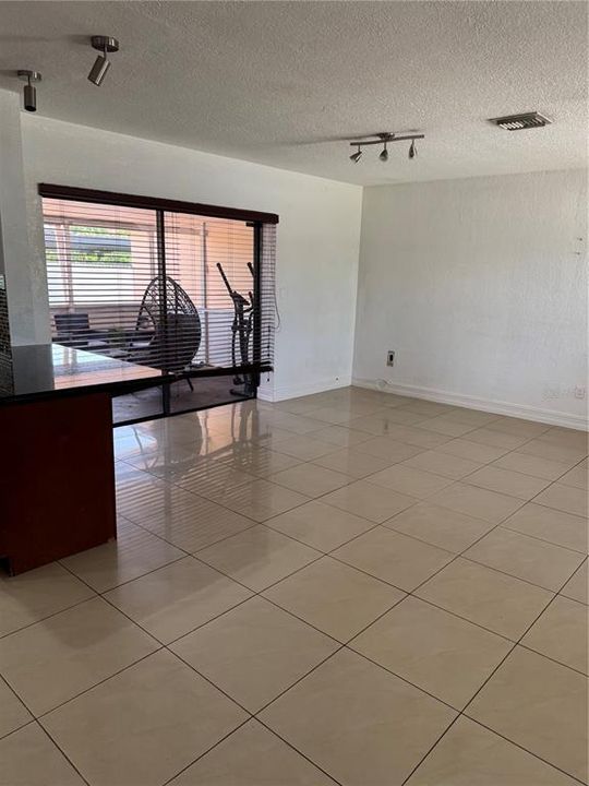 В аренду: $4,500 (4 спален, 2 ванн, 1478 Квадратных фут)