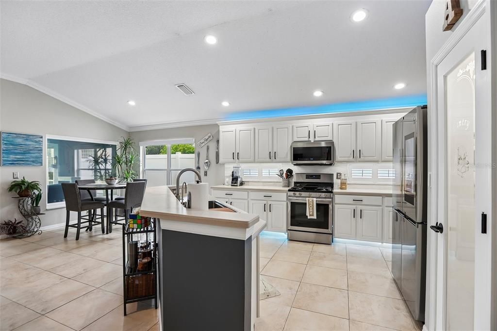 For Sale: $539,900 (4 beds, 2 baths, 2044 Square Feet)