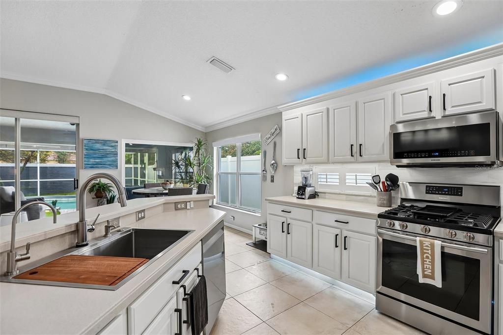 For Sale: $539,900 (4 beds, 2 baths, 2044 Square Feet)