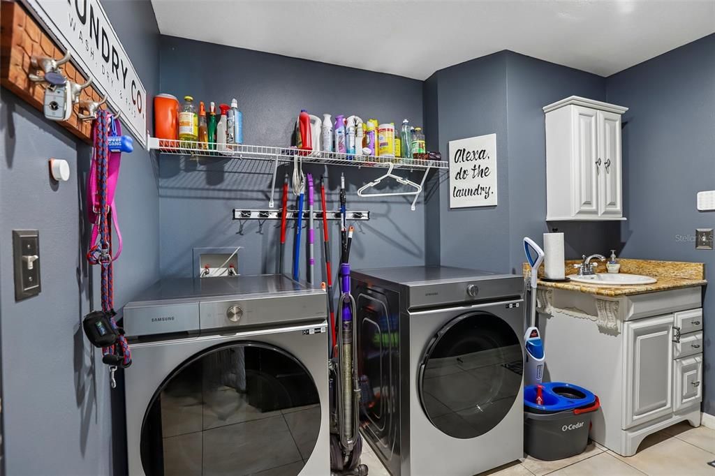 For Sale: $539,900 (4 beds, 2 baths, 2044 Square Feet)