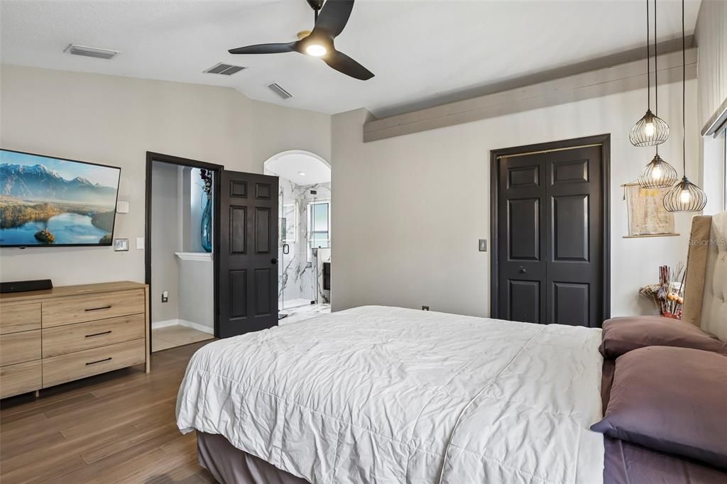 For Sale: $539,900 (4 beds, 2 baths, 2044 Square Feet)
