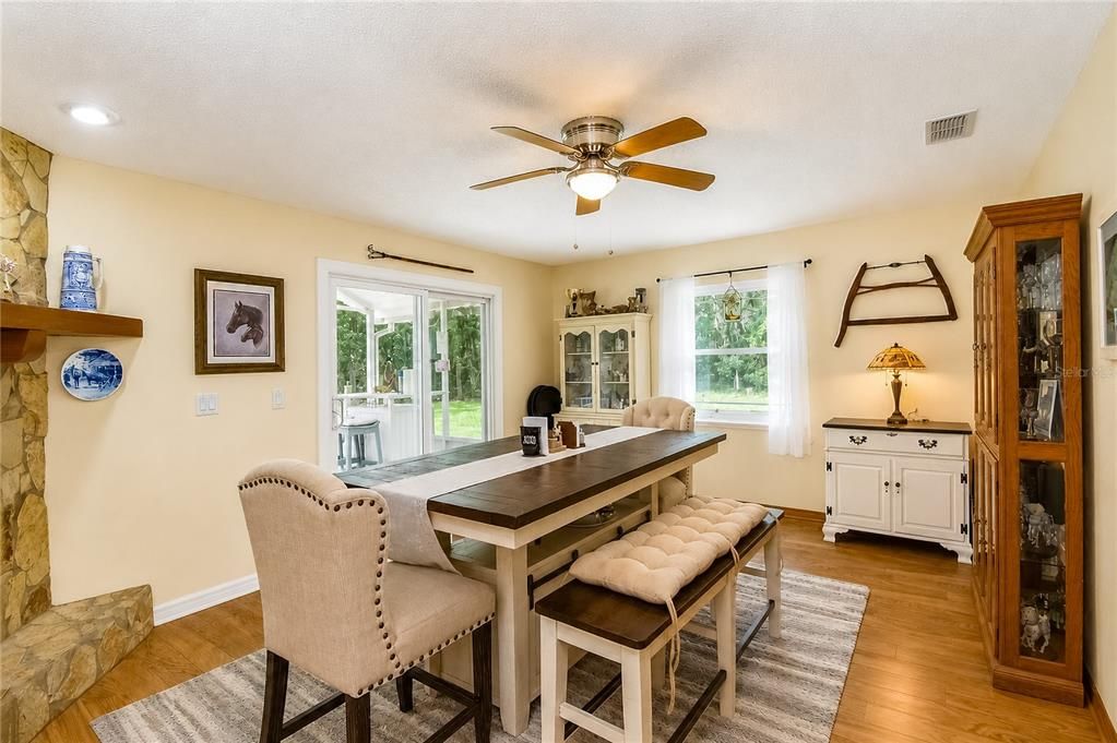 En Venta: $699,900 (3 camas, 2 baños, 2188 Pies cuadrados)