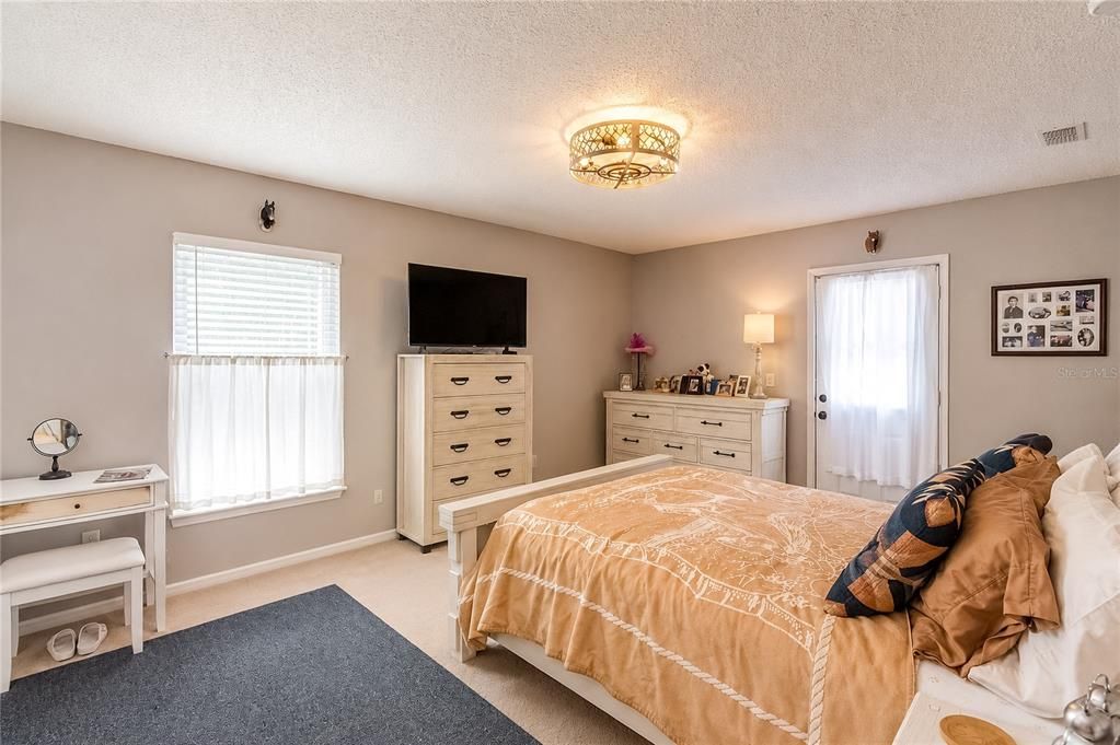 En Venta: $699,900 (3 camas, 2 baños, 2188 Pies cuadrados)