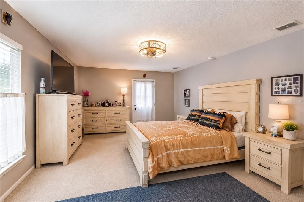 En Venta: $699,900 (3 camas, 2 baños, 2188 Pies cuadrados)