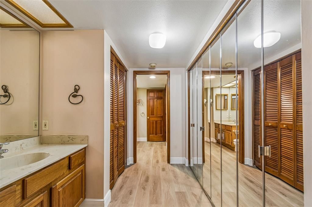 На продажу: $249,900 (2 спален, 2 ванн, 1370 Квадратных фут)