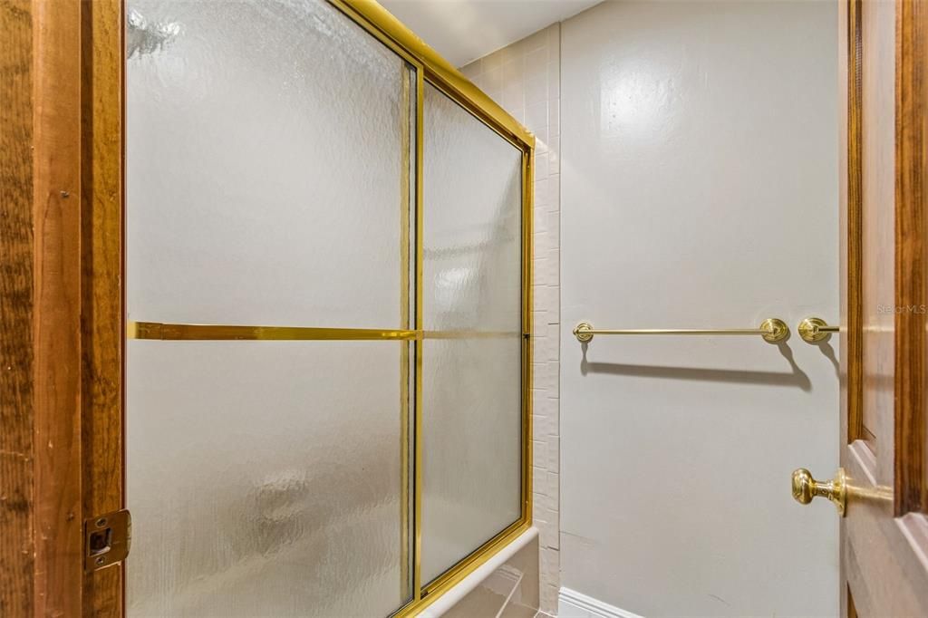 На продажу: $249,900 (2 спален, 2 ванн, 1370 Квадратных фут)