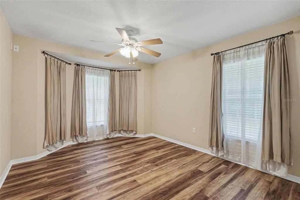 En Venta: $479,900 (3 camas, 2 baños, 1860 Pies cuadrados)