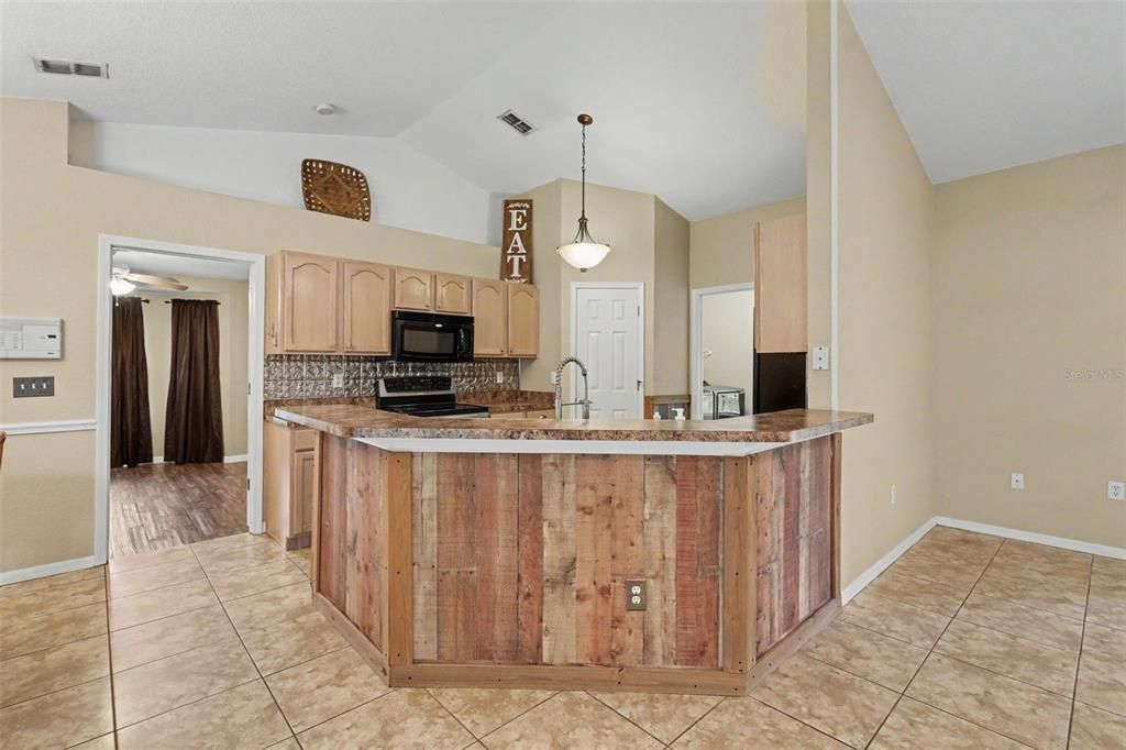 En Venta: $479,900 (3 camas, 2 baños, 1860 Pies cuadrados)