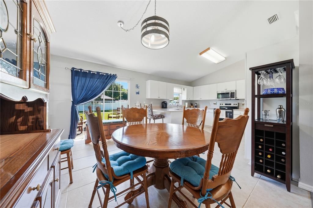 For Sale: $258,000 (3 beds, 2 baths, 1380 Square Feet)