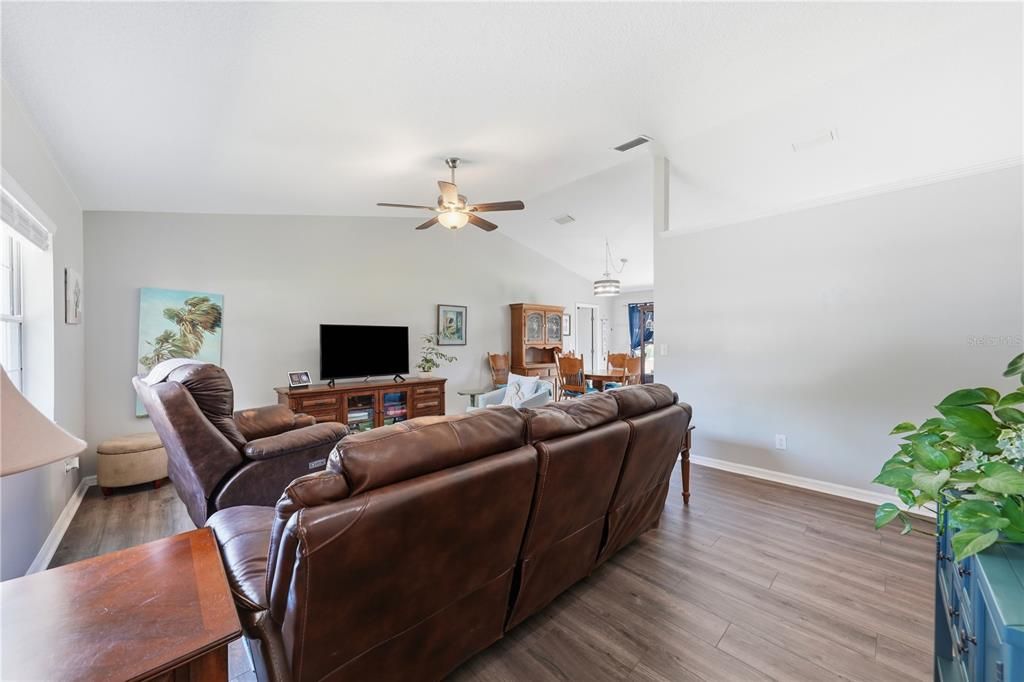For Sale: $258,000 (3 beds, 2 baths, 1380 Square Feet)