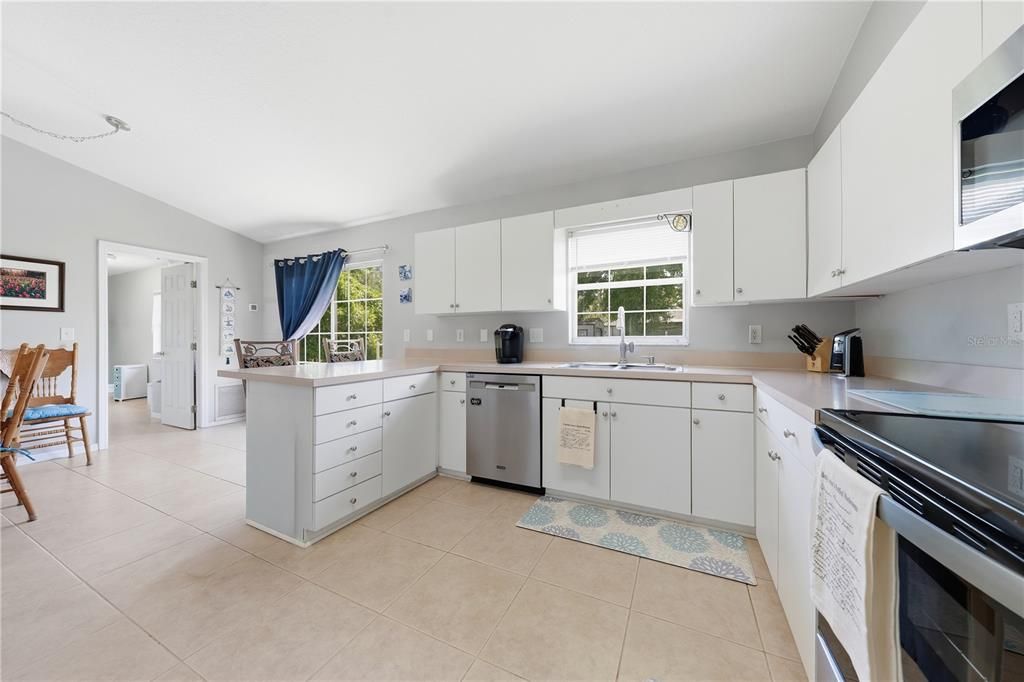 For Sale: $258,000 (3 beds, 2 baths, 1380 Square Feet)