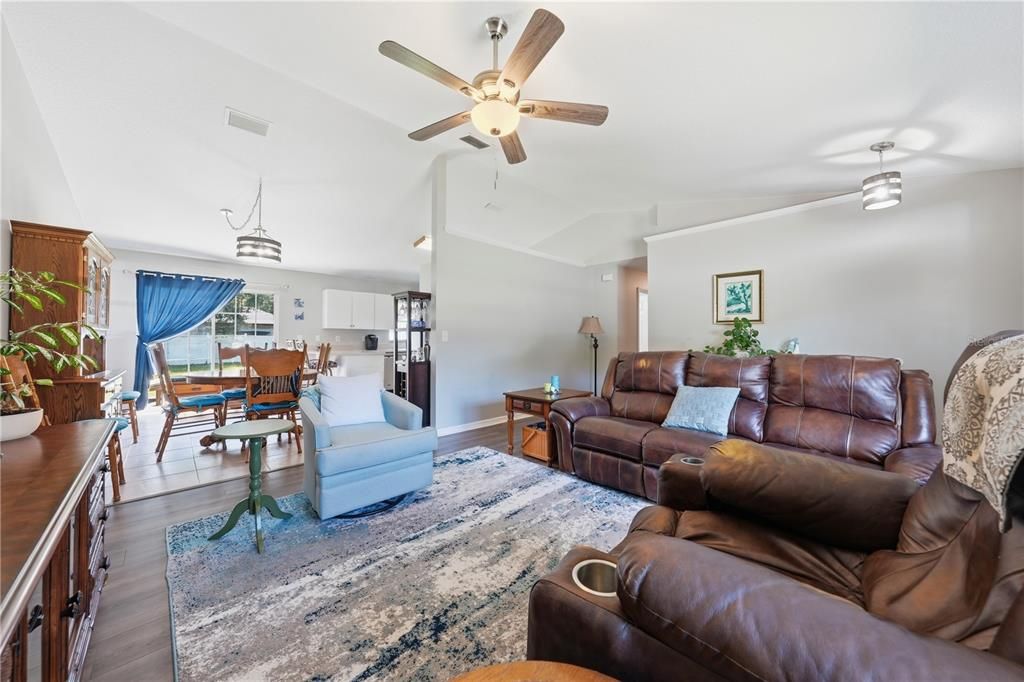 For Sale: $258,000 (3 beds, 2 baths, 1380 Square Feet)