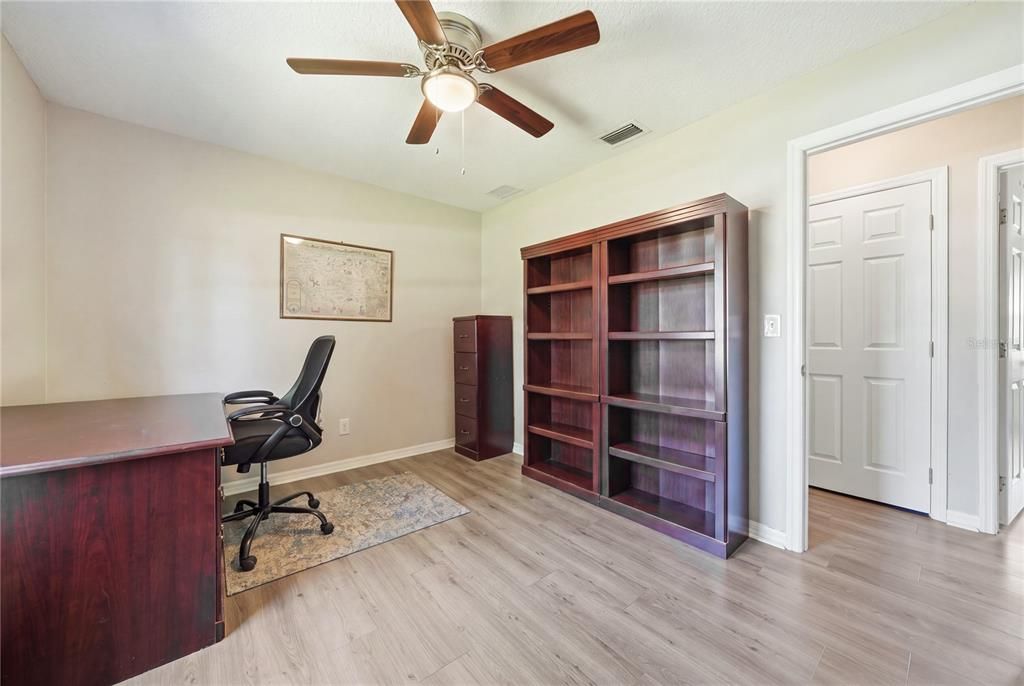 For Sale: $258,000 (3 beds, 2 baths, 1380 Square Feet)
