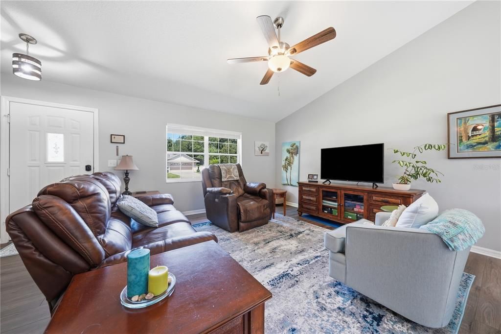 For Sale: $258,000 (3 beds, 2 baths, 1380 Square Feet)