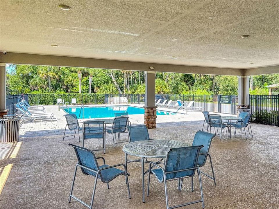 Activo con contrato: $384,900 (3 camas, 2 baños, 1722 Pies cuadrados)