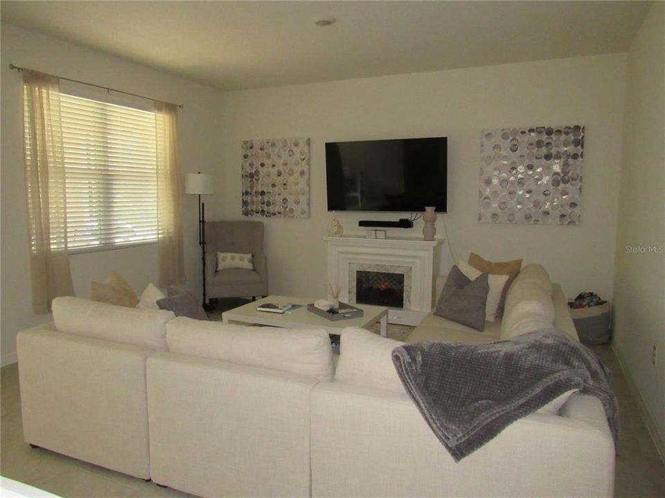 For Sale: $405,000 (3 beds, 2 baths, 1722 Square Feet)