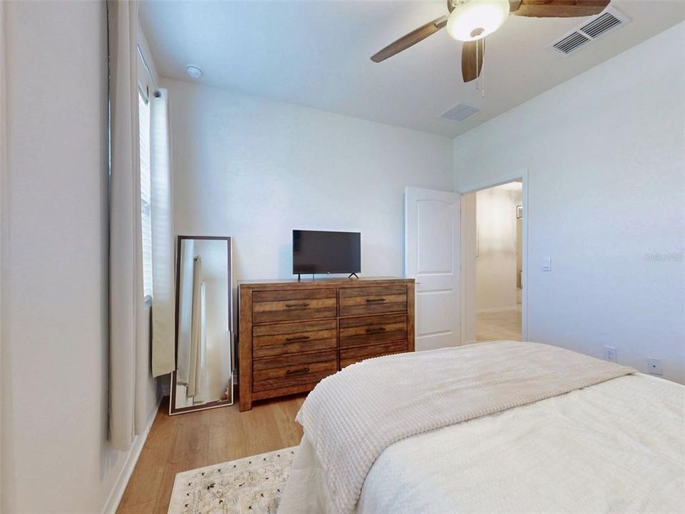 Activo con contrato: $384,900 (3 camas, 2 baños, 1722 Pies cuadrados)