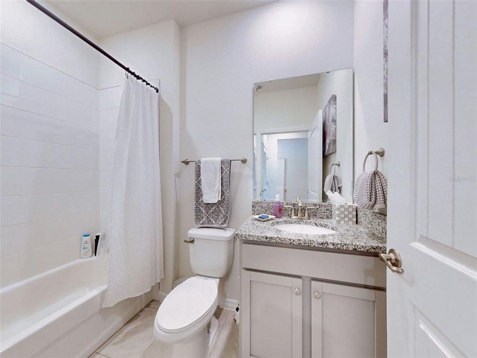 Activo con contrato: $384,900 (3 camas, 2 baños, 1722 Pies cuadrados)