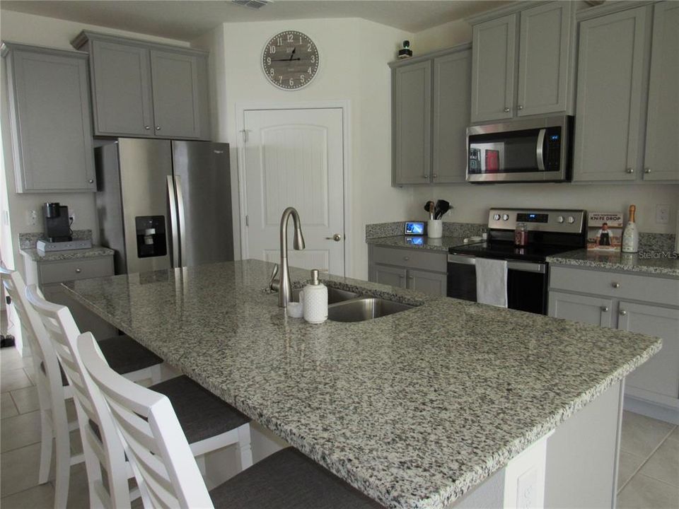 For Sale: $405,000 (3 beds, 2 baths, 1722 Square Feet)