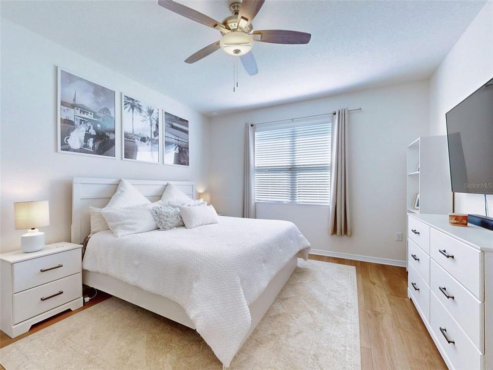 Activo con contrato: $384,900 (3 camas, 2 baños, 1722 Pies cuadrados)