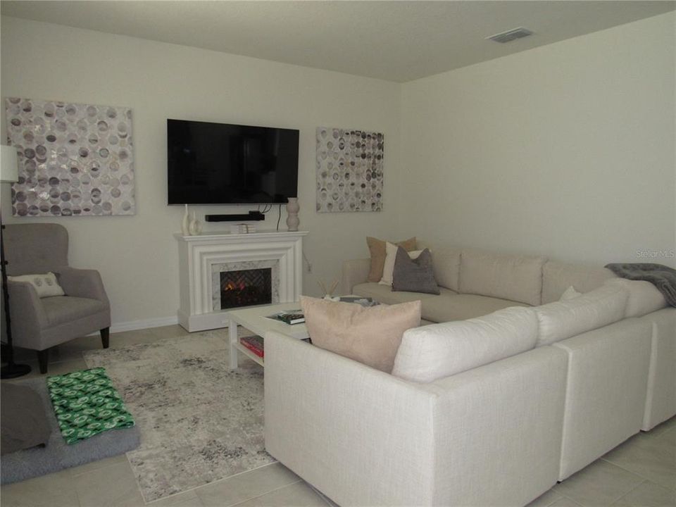 For Sale: $405,000 (3 beds, 2 baths, 1722 Square Feet)