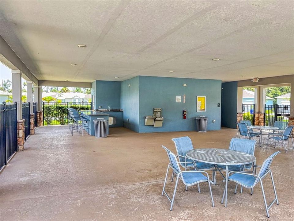 Activo con contrato: $384,900 (3 camas, 2 baños, 1722 Pies cuadrados)