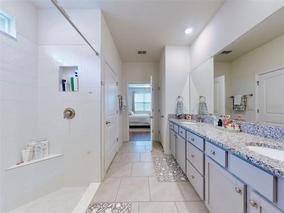 Activo con contrato: $384,900 (3 camas, 2 baños, 1722 Pies cuadrados)
