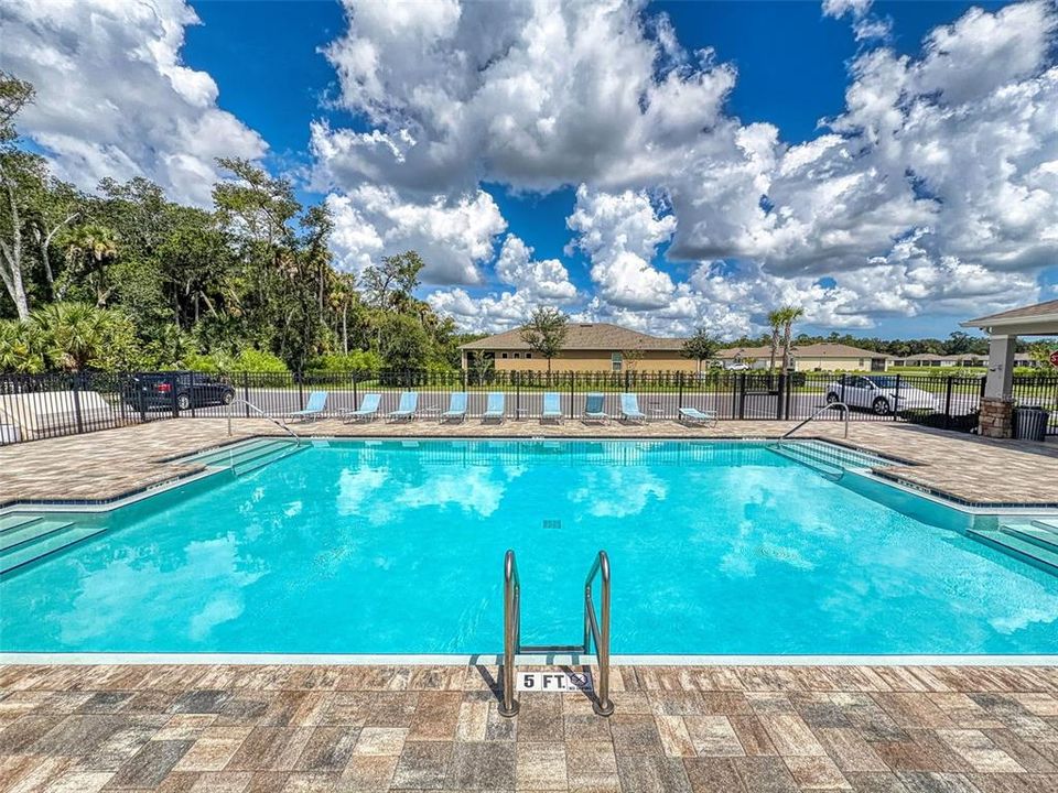 Activo con contrato: $384,900 (3 camas, 2 baños, 1722 Pies cuadrados)